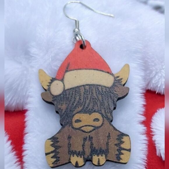 Holiday Earrings 🎄Highland Cow Santa Hat Christmas Wooden Dangle Drop Jewelry - Picture 2 of 5